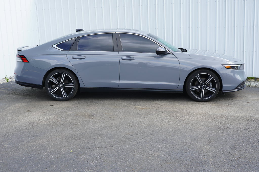 Used 2023 Honda Accord Sport image 2