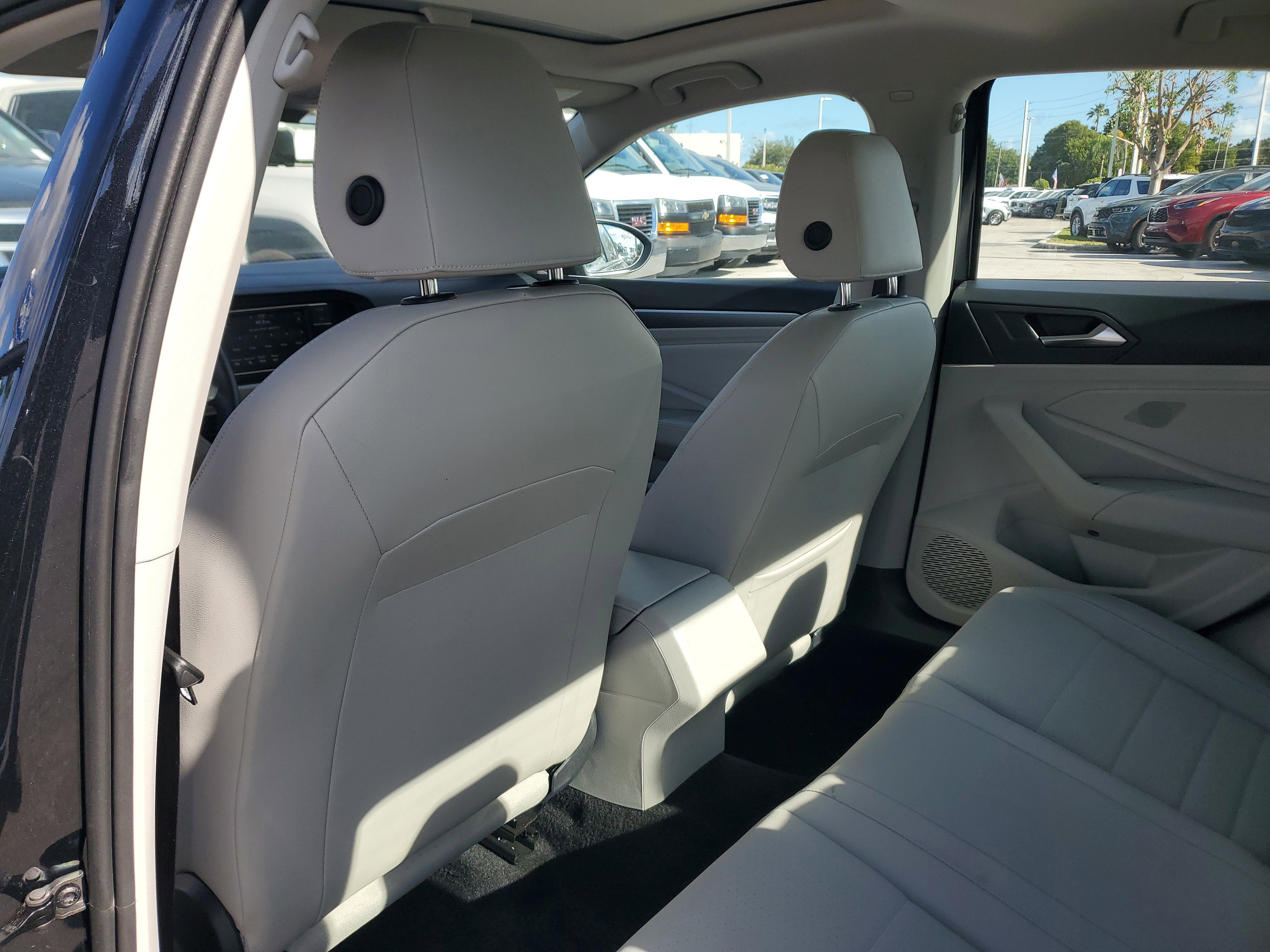 Used 2023 Volkswagen Jetta SE w/ Panoramic Sunroof Package image 14