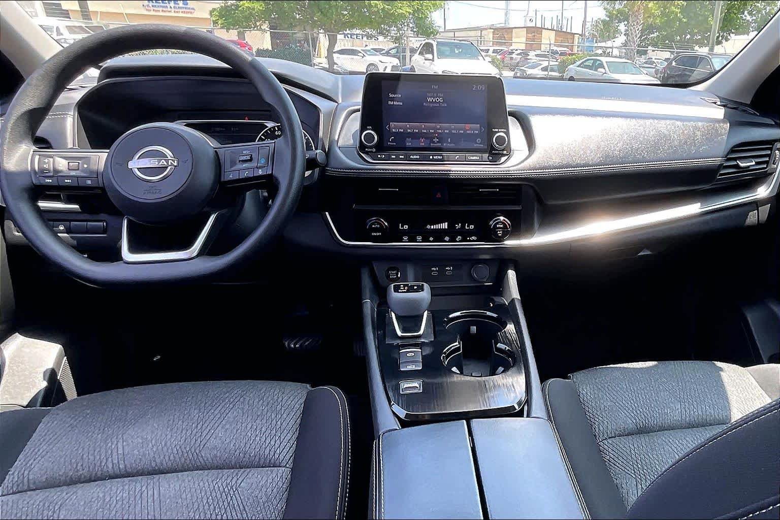 Used 2024 Nissan Rogue SV FWD image 17