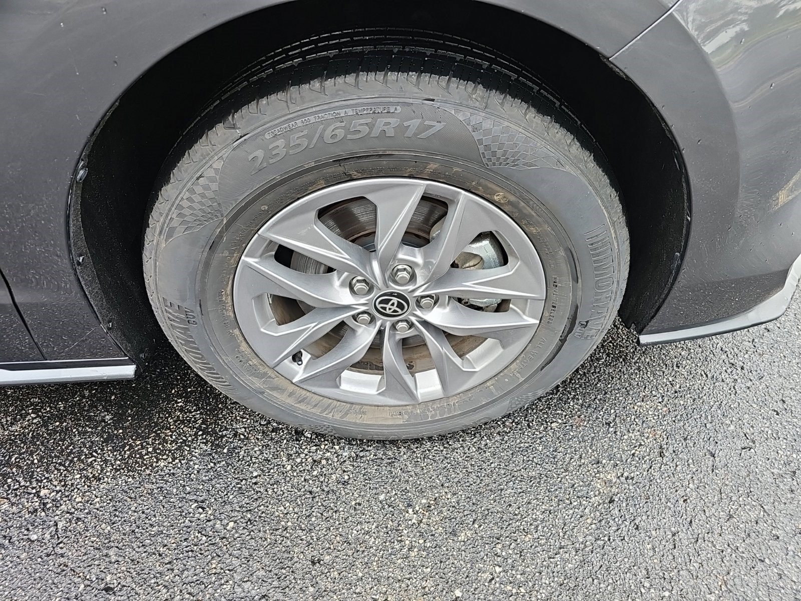 Used 2025 Toyota Sienna XLE FWD image 9