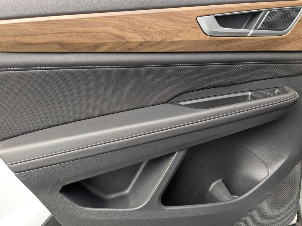 Used 2025 Volkswagen Atlas SE image 25