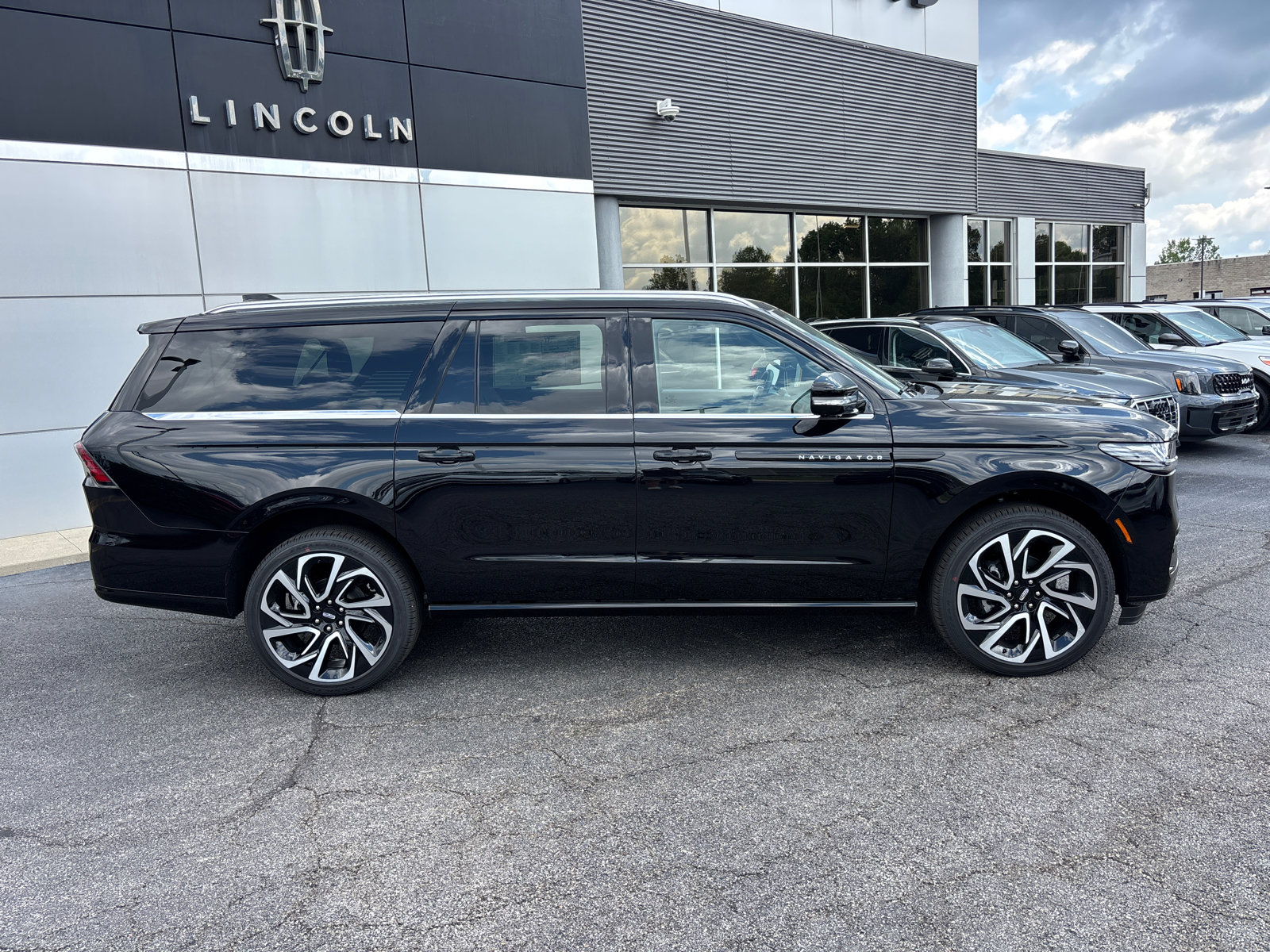 New 2027 Lincoln Navigator L Black Label AWD/4WD image 8
