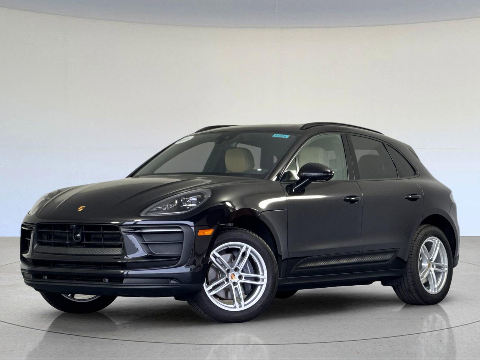 Certified 2023 Porsche Macan image 1