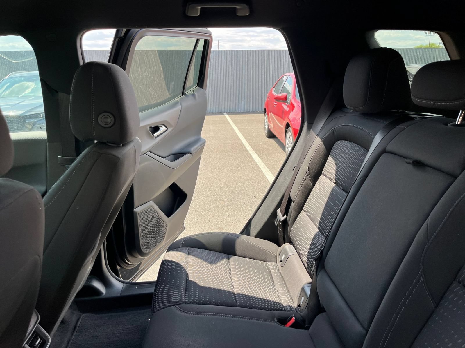 Used 2025 Chevrolet Equinox LT FWD image 39