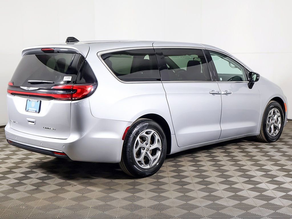 Used 2024 Chrysler Pacifica Limited image 14