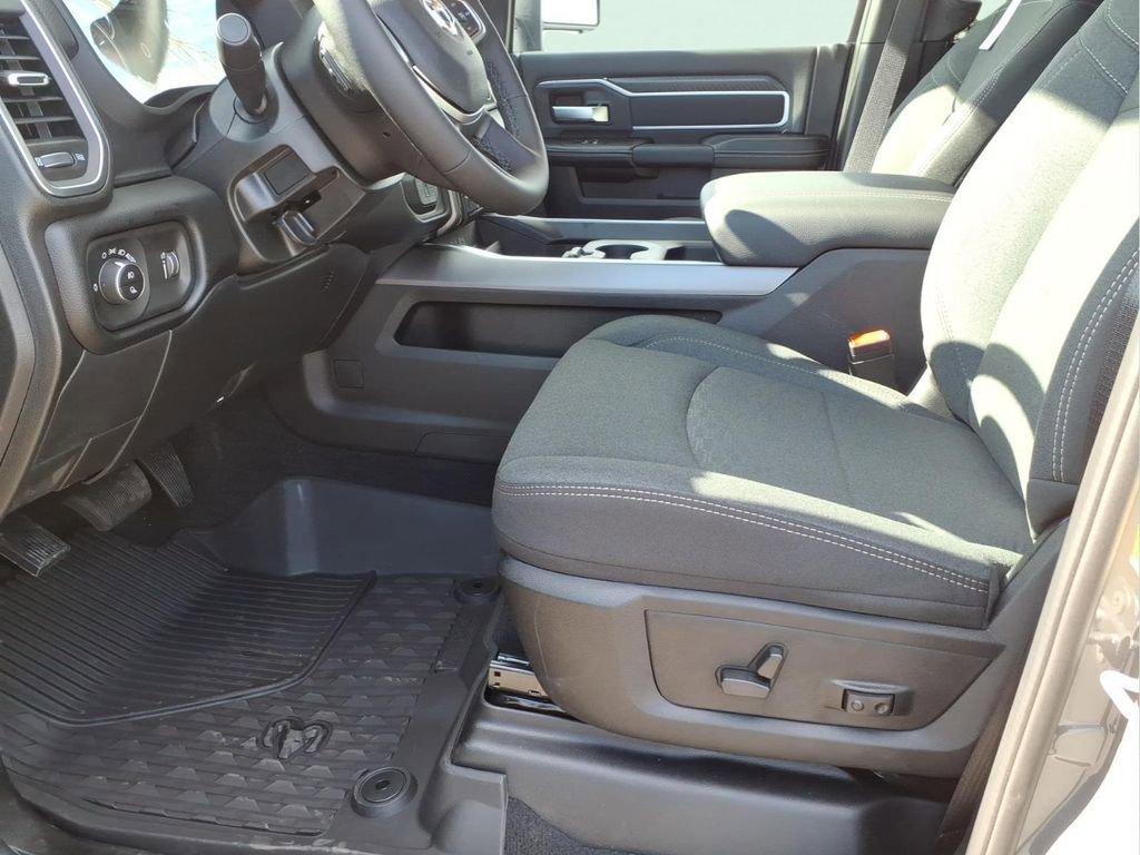New 2026 RAM 3500 Big Horn AWD/4WD image 13