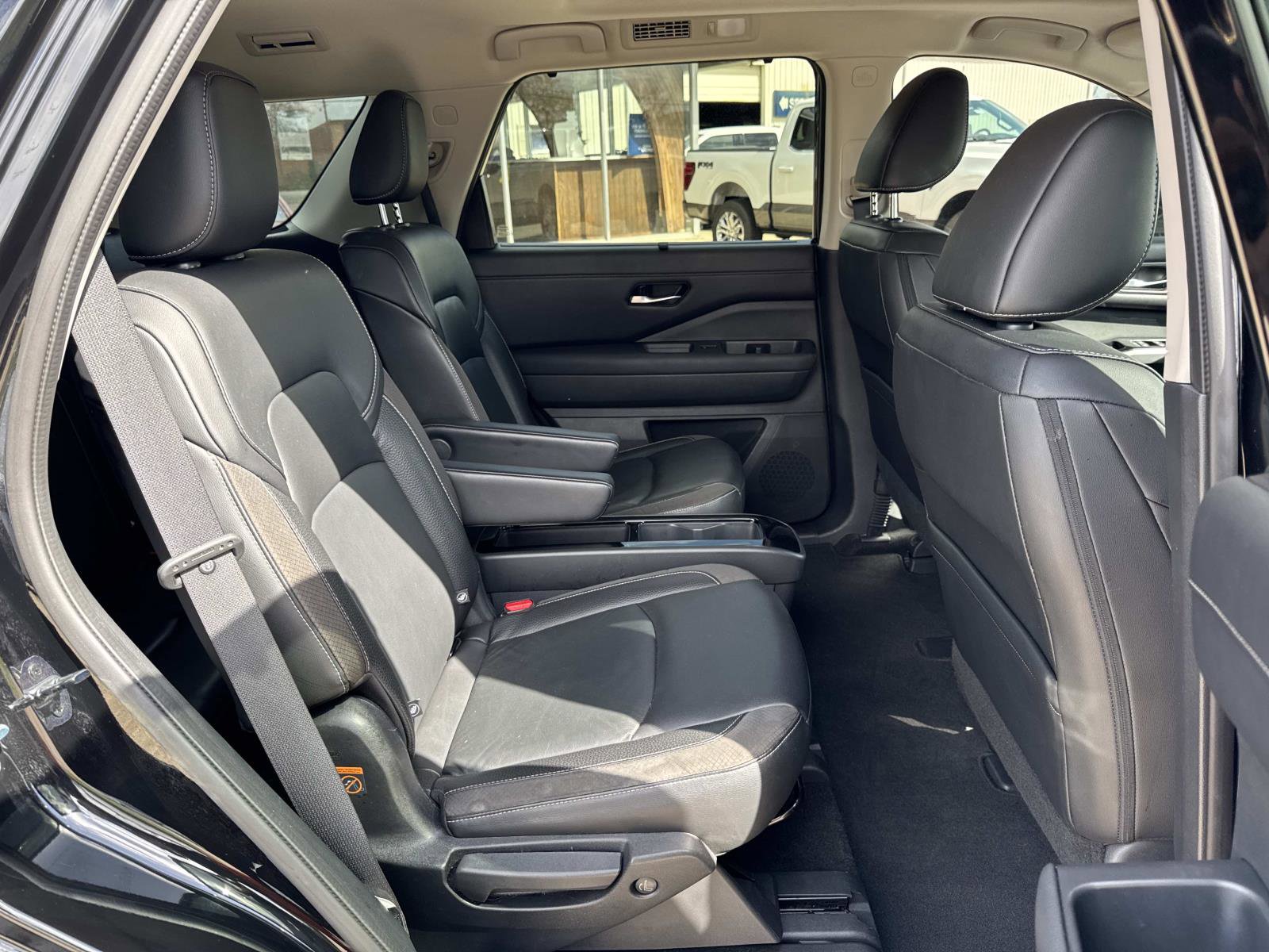 Used 2023 Nissan Pathfinder SL w/ SL Premium Package FWD image 7