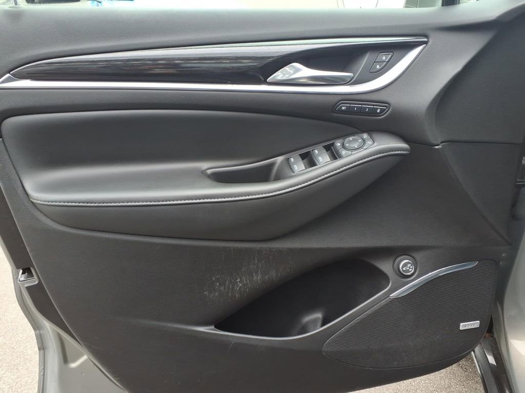 Used 2019 Buick Enclave Avenir w/ Avenir Technology Package image 11