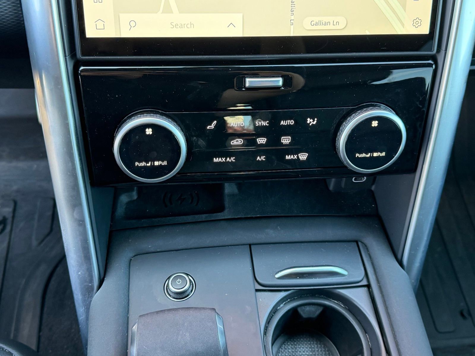 Used 2025 Land Rover Discovery Dynamic SE image 21