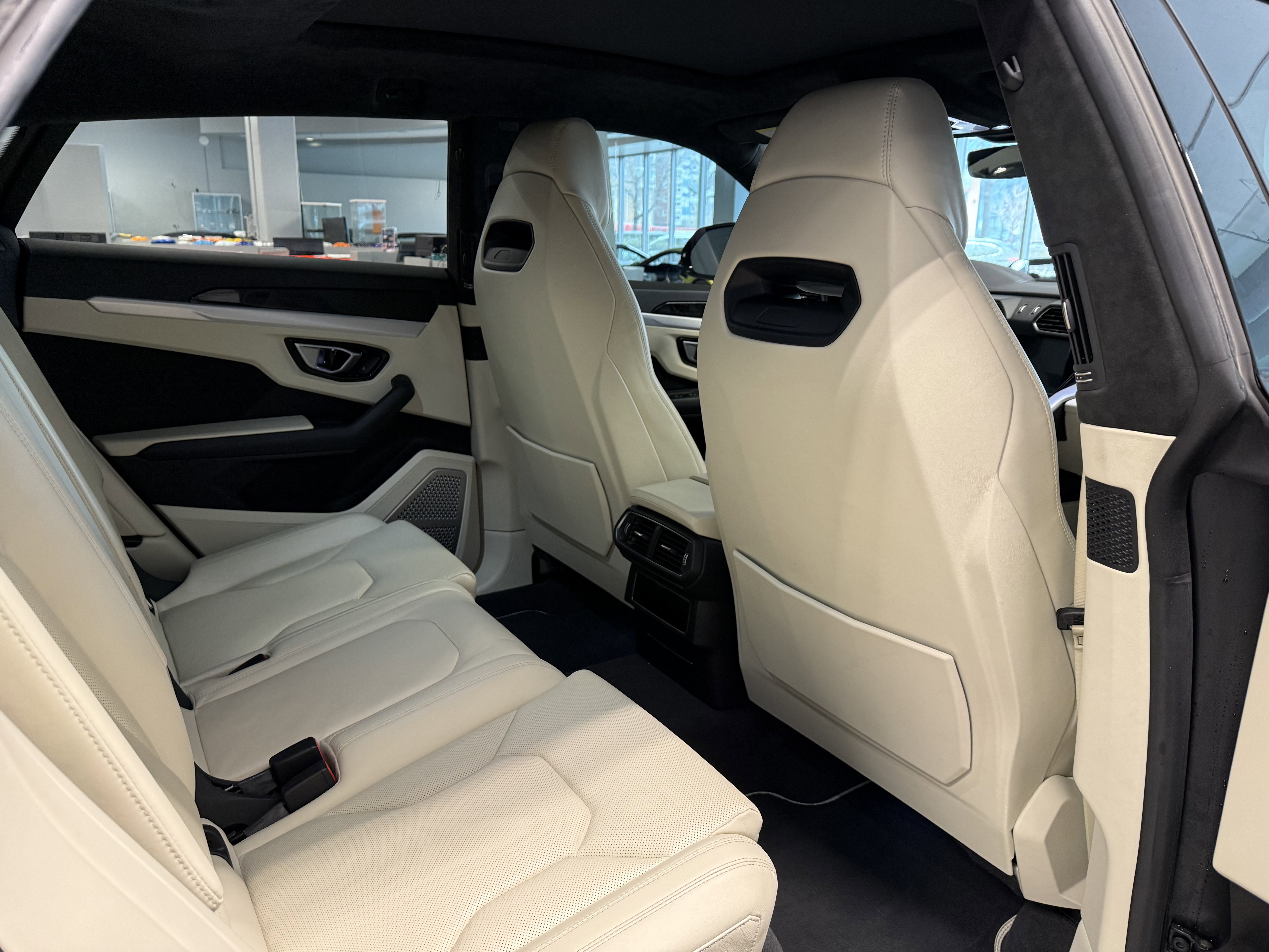 Used 2020 Lamborghini Urus image 21