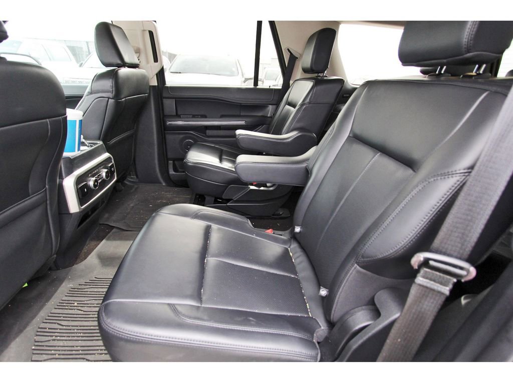Used 2022 Ford Expedition XLT image 7