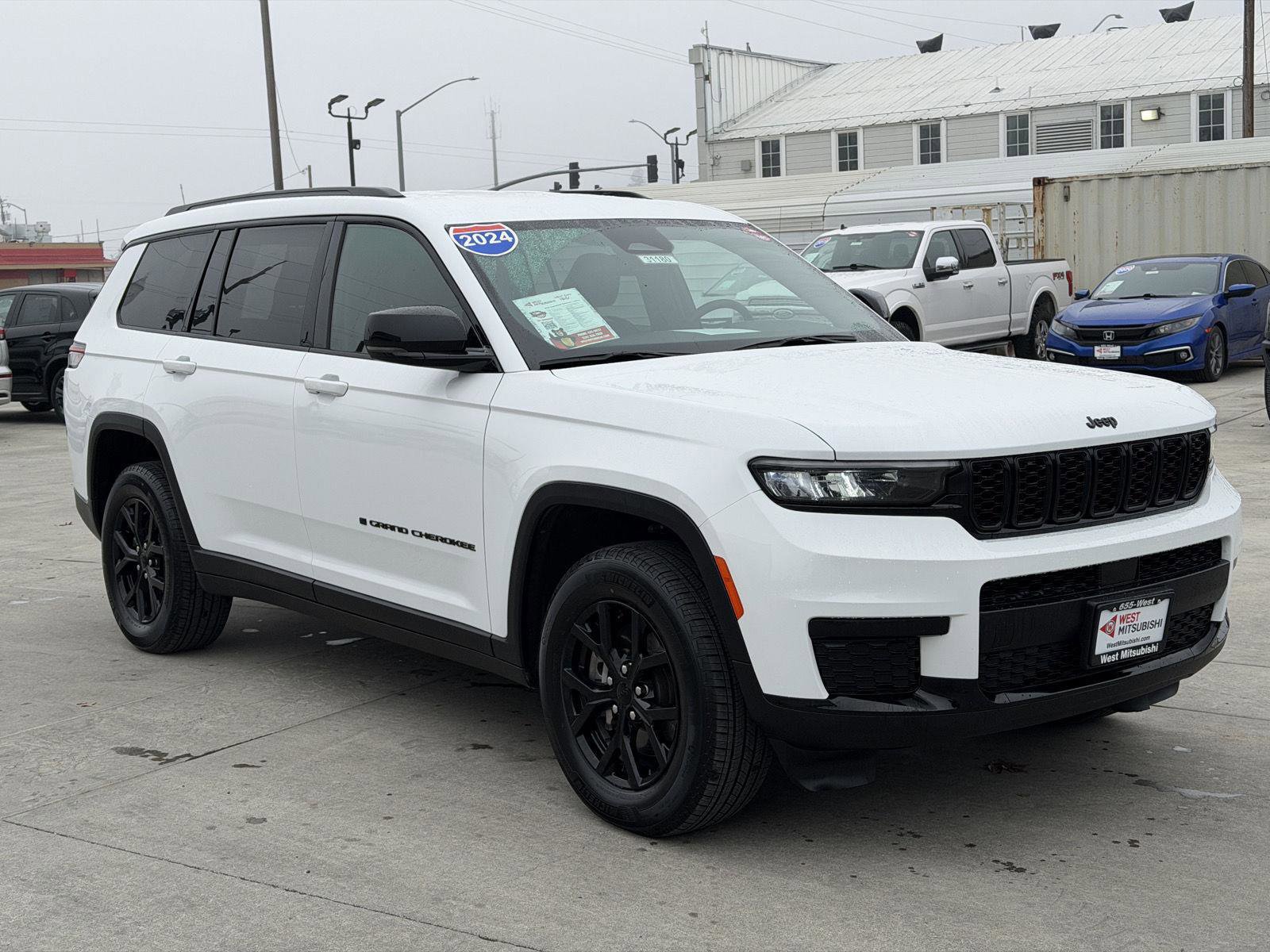 Used 2024 Jeep Grand Cherokee L Laredo image 4