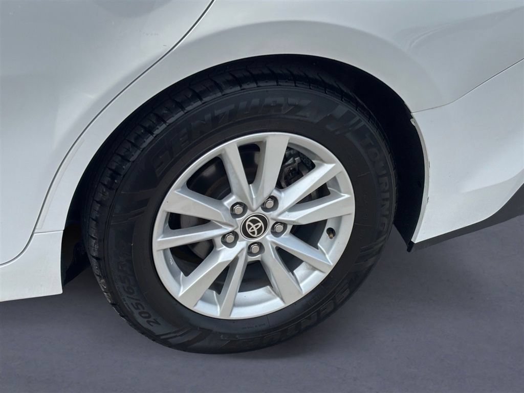 Used 2025 Toyota Camry LE FWD image 9