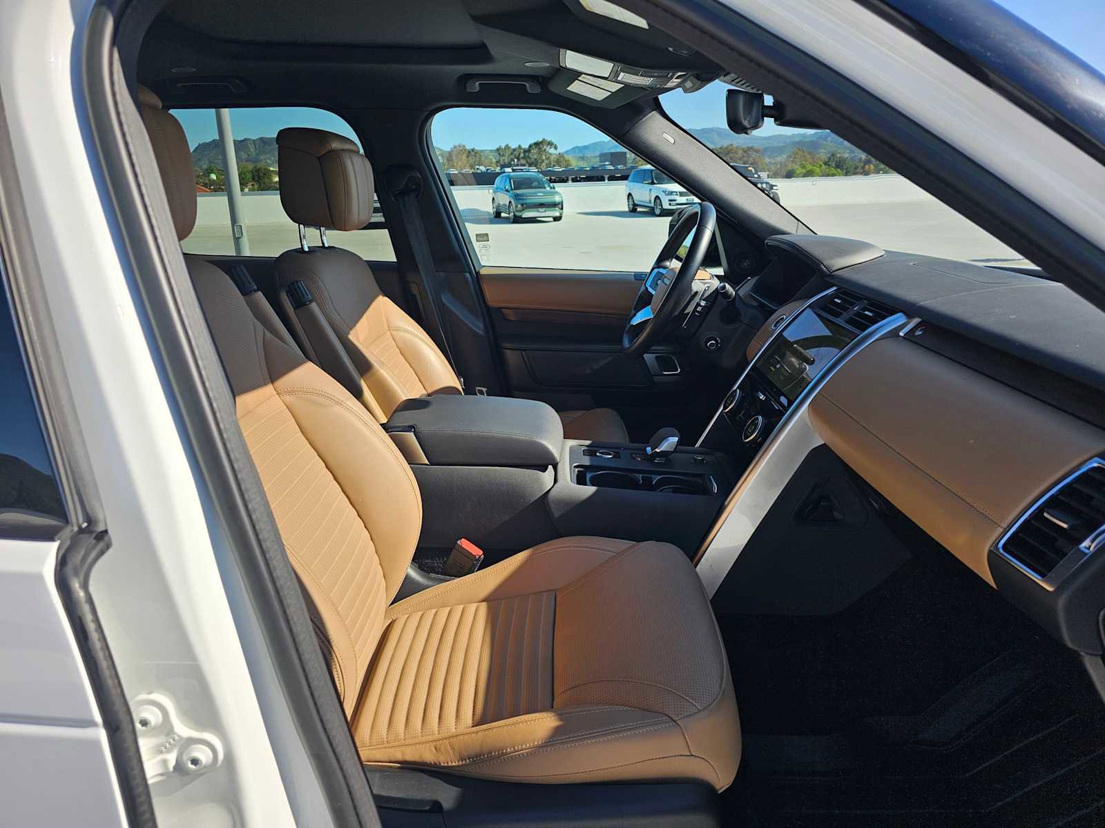 Used 2023 Land Rover Discovery HSE R-Dynamic image 10