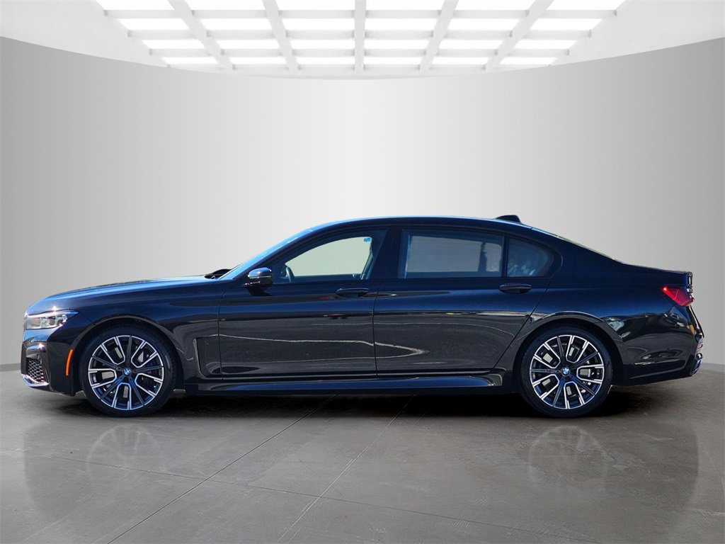 Used 2022 BMW 740i w/ M Sport Package image 3