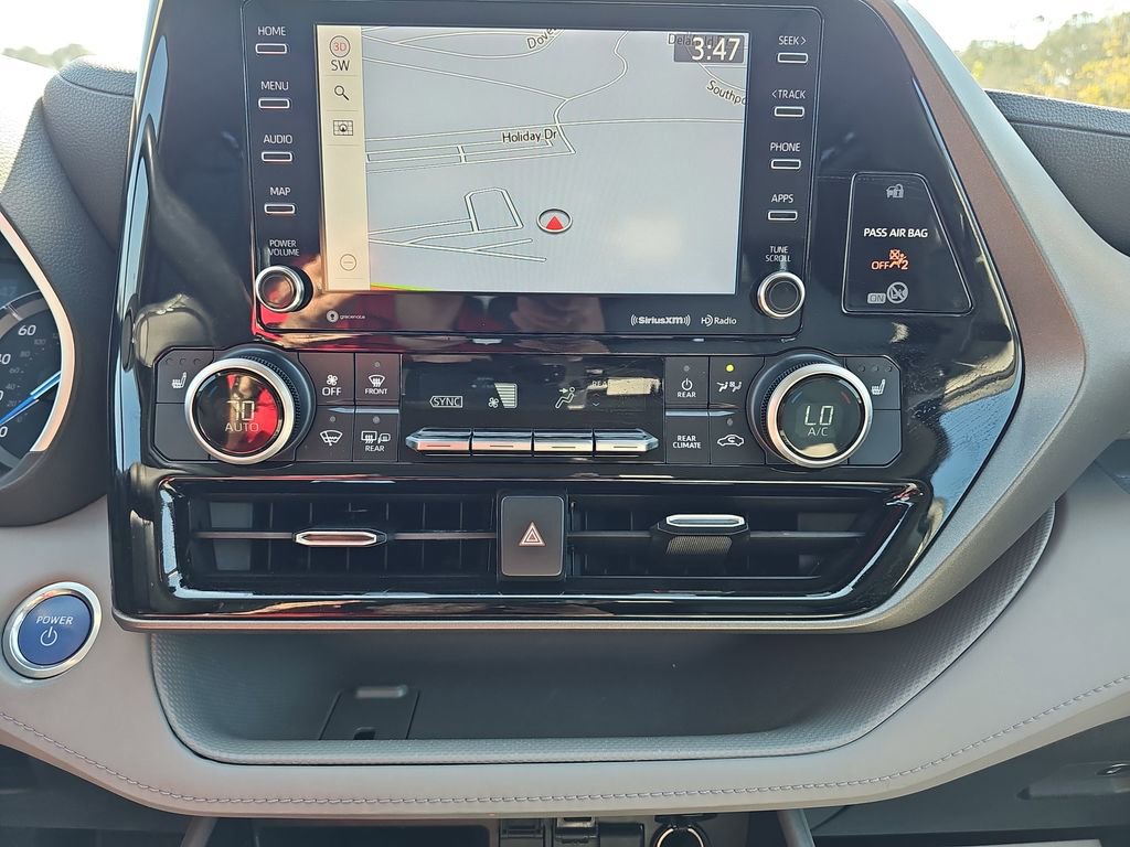 Used 2020 Toyota Highlander XLE image 29
