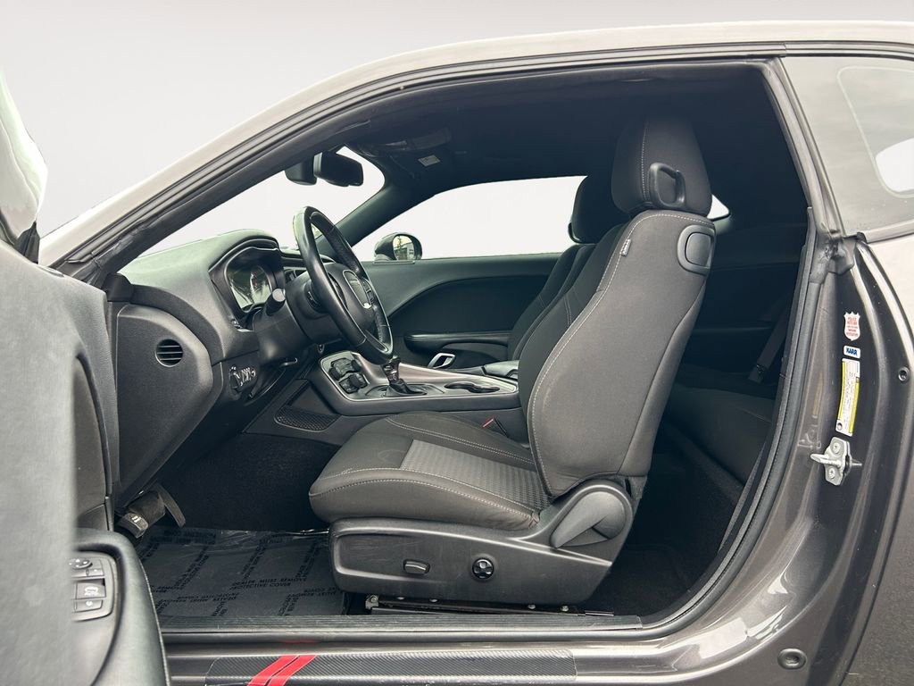 Used 2021 Dodge Challenger SXT w/ Driver Convenience Group RWD image 6