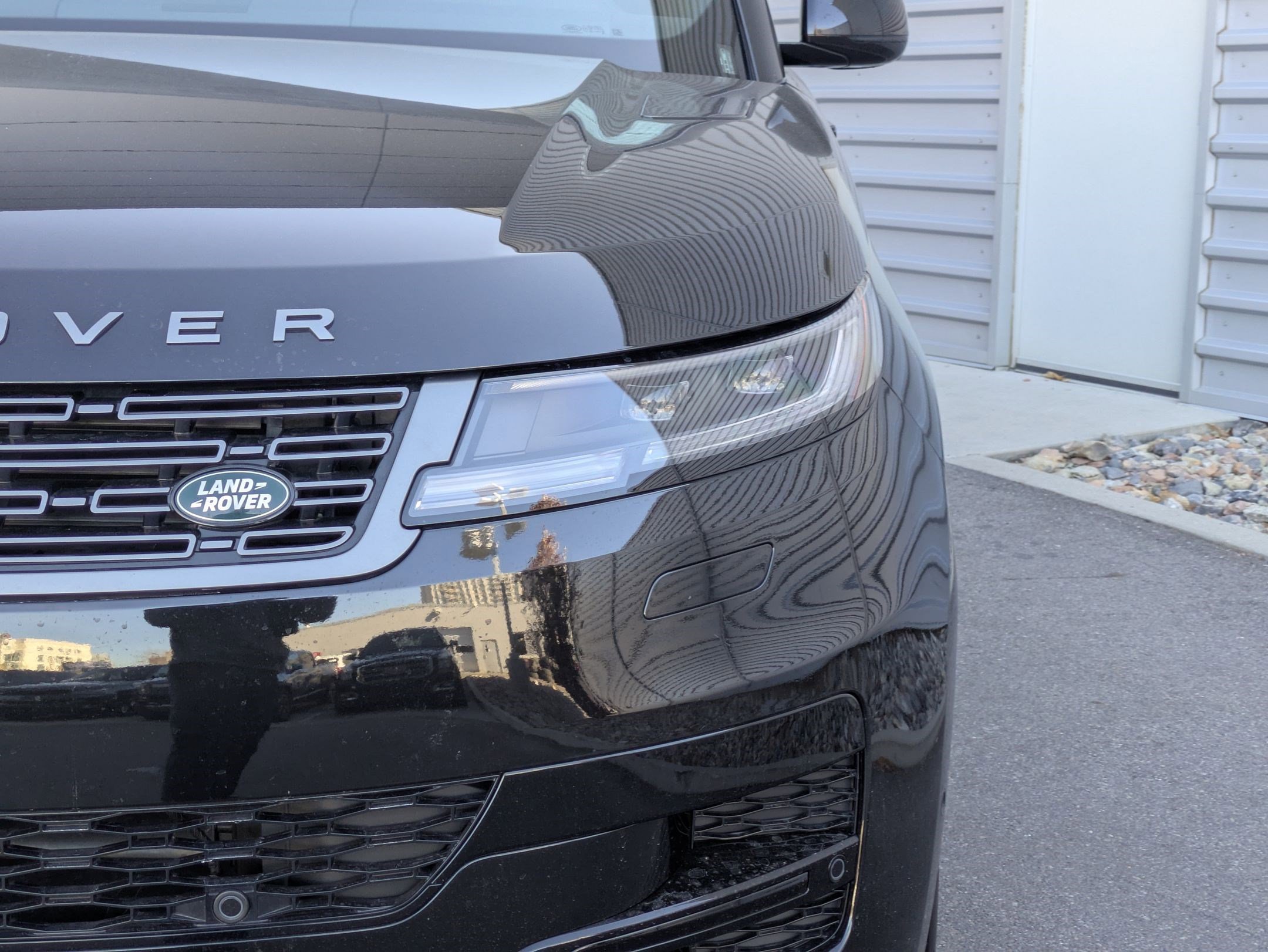 Used 2025 Land Rover Range Rover Sport image 12