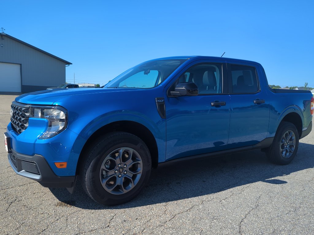 New 2025 Ford Maverick XLT w/ XLT Luxury Package image 3