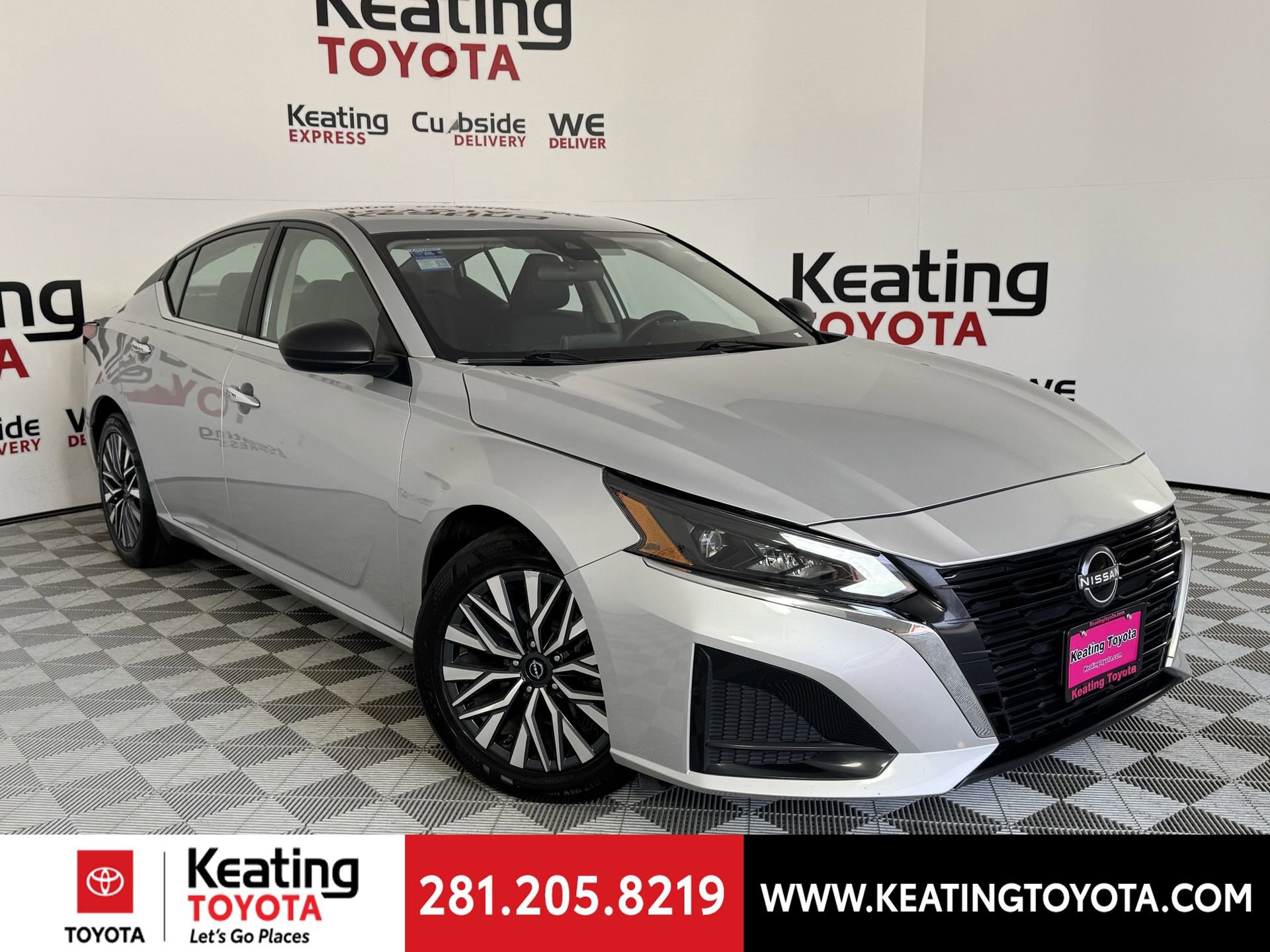 Used 2024 Nissan Altima 2.5 SV image 2