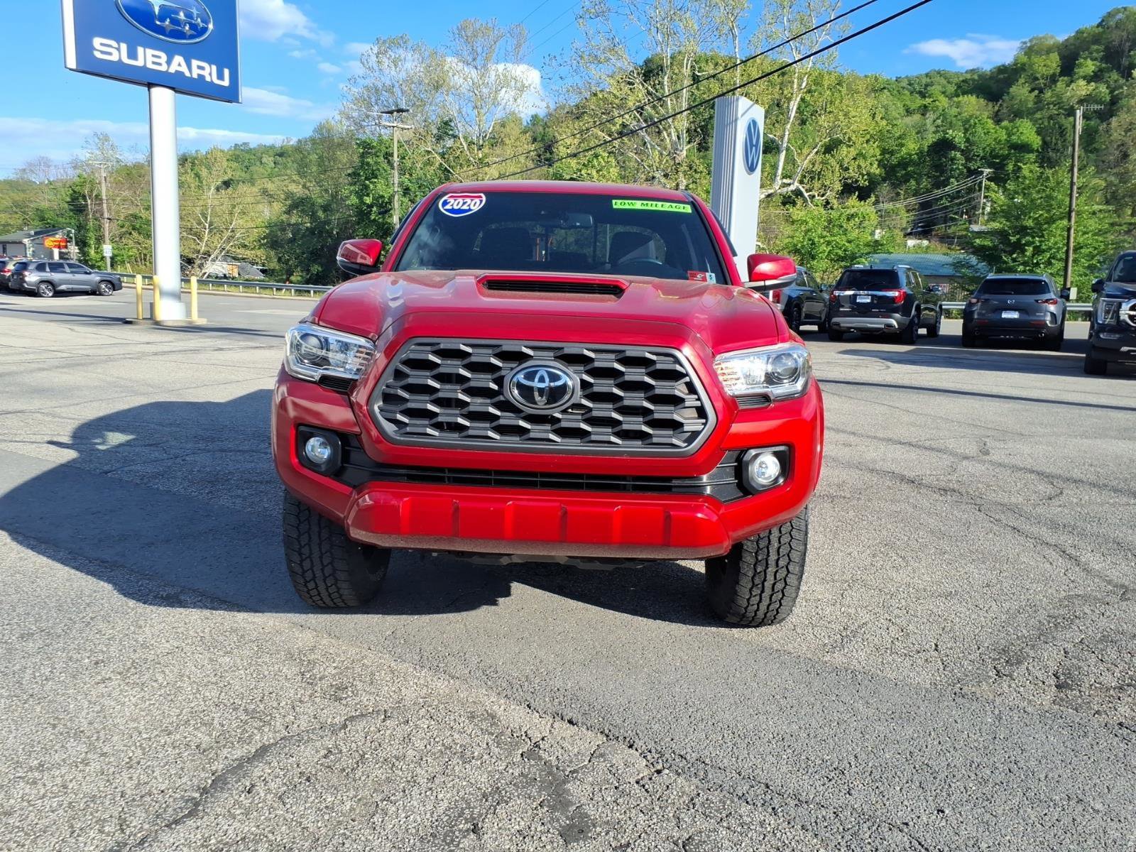 Used 2020 Toyota Tacoma TRD Sport AWD/4WD image 4