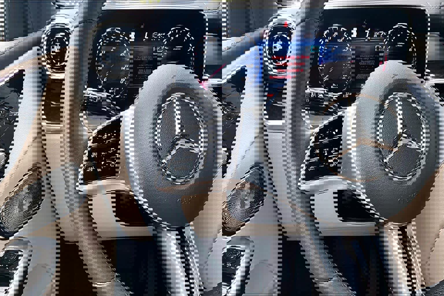 Used 2024 Mercedes-Benz GLC 300 4MATIC image 24