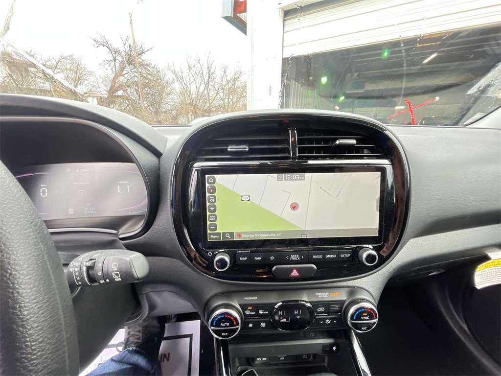 Used 2023 Kia Soul S image 18