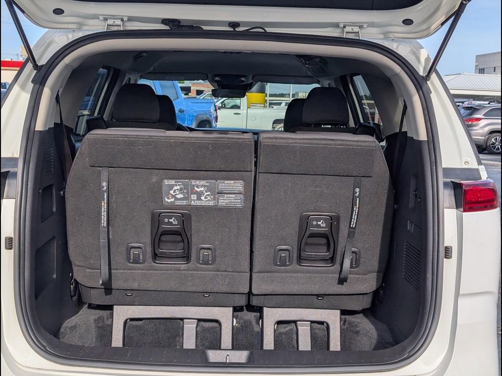 Used 2024 Kia Carnival LX image 22