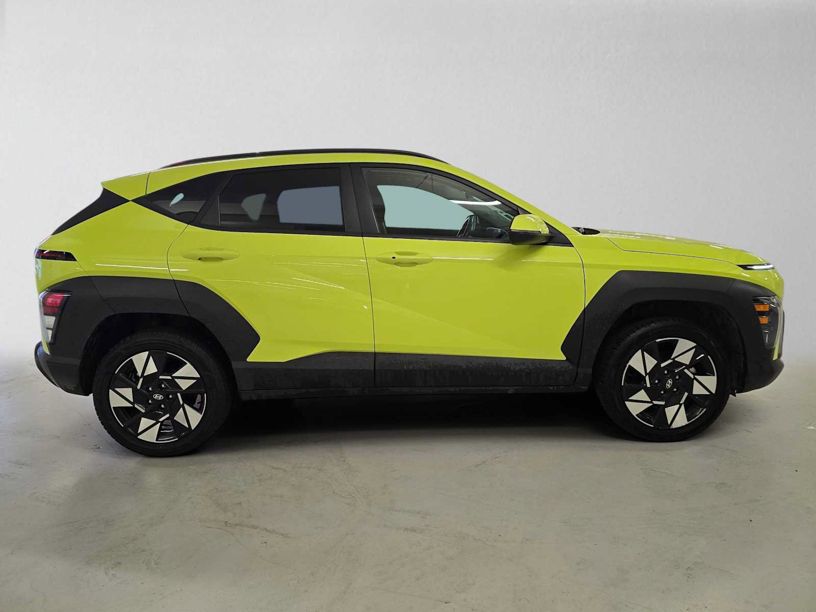 Used 2025 Hyundai Kona SEL AWD/4WD image 6