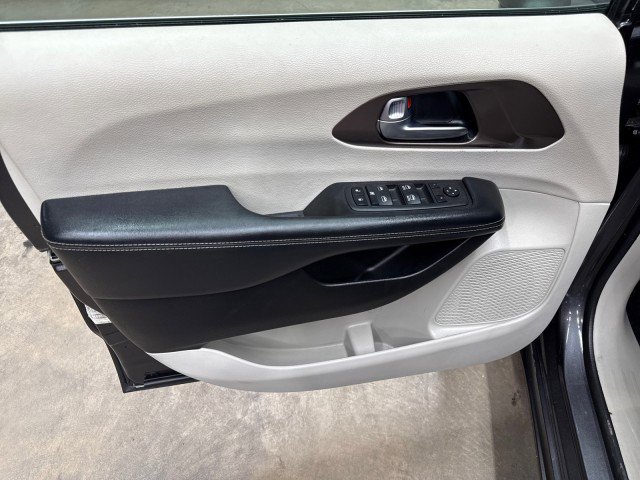 Used 2023 Chrysler Voyager LX image 36