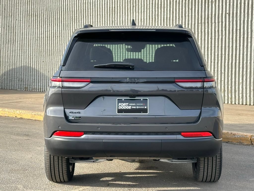 New 2026 Jeep Grand Cherokee Limited w/ Limited Altitude Package AWD/4WD image 4
