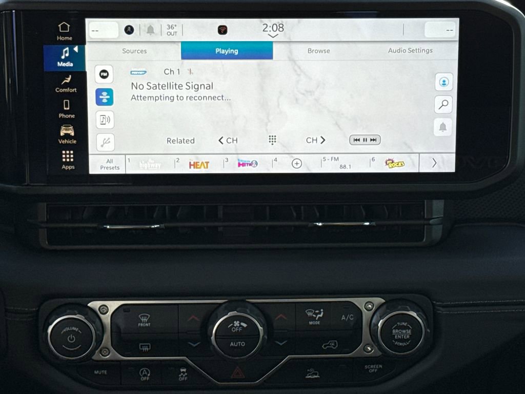 Used 2025 Jeep Gladiator Mojave image 13