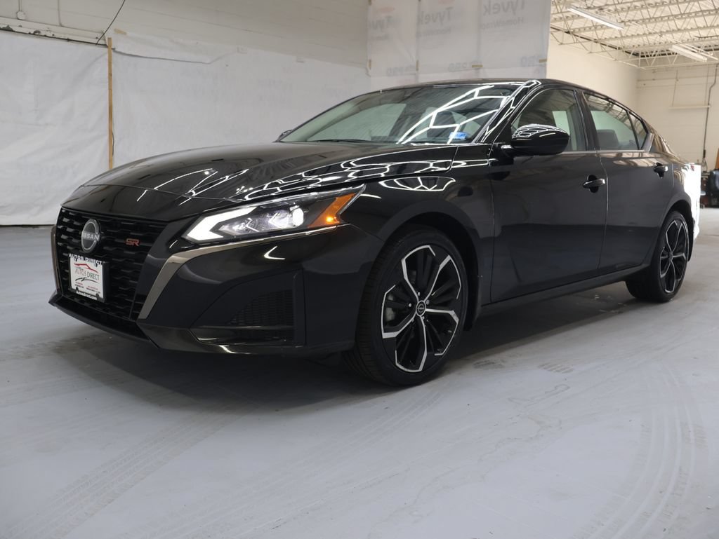 Used 2024 Nissan Altima 2.5 SR w/ SR Premium Package AWD/4WD image 3
