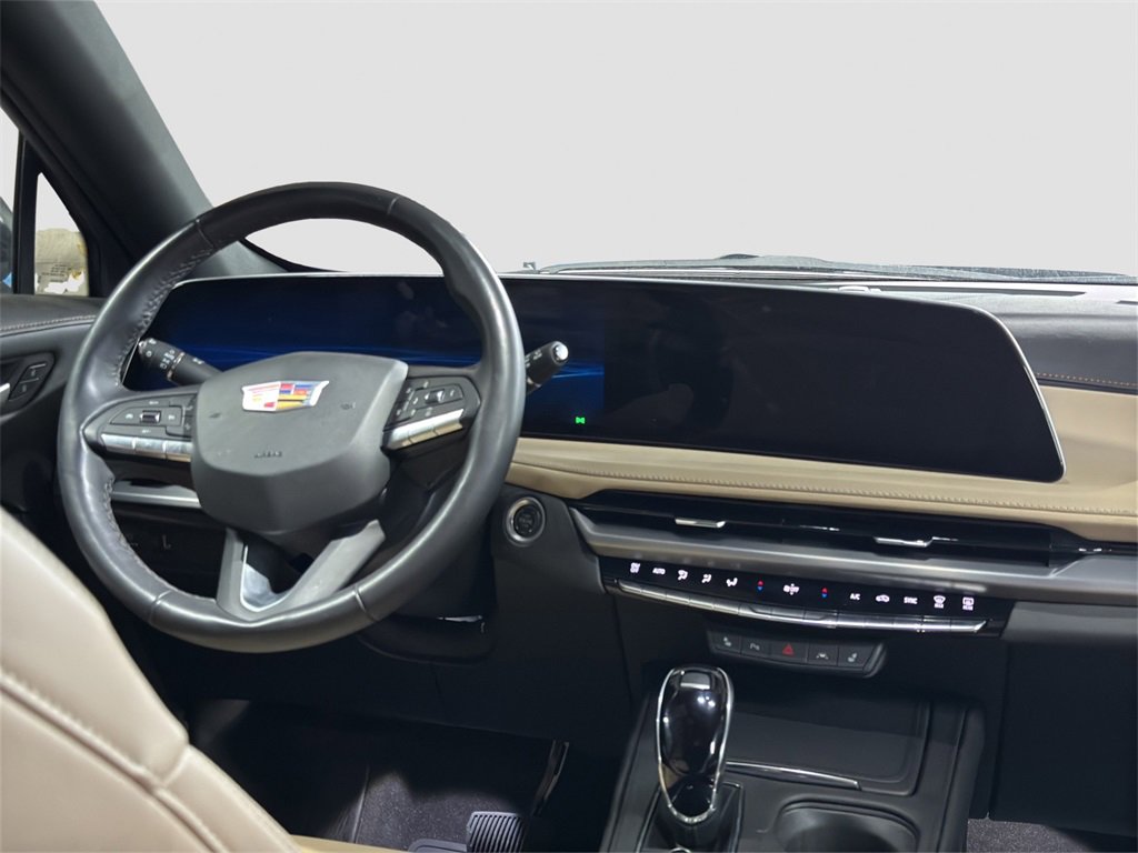 Used 2024 Cadillac XT4 Luxury w/ Cold Weather Package image 18