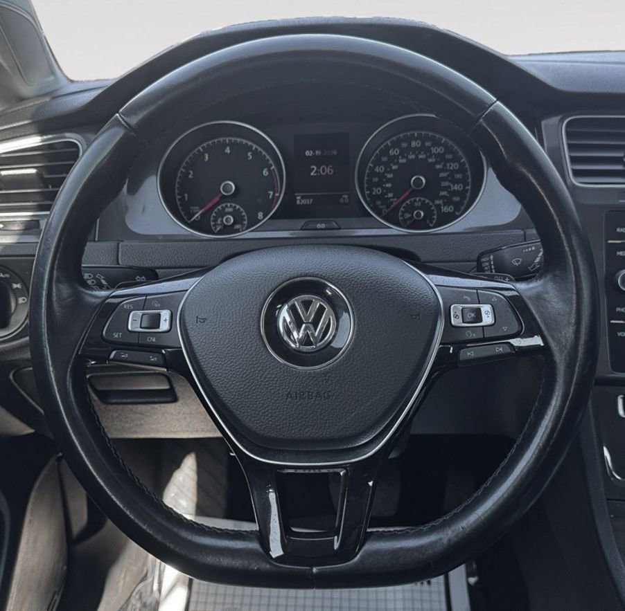 Used 2018 Volkswagen Golf SE image 18