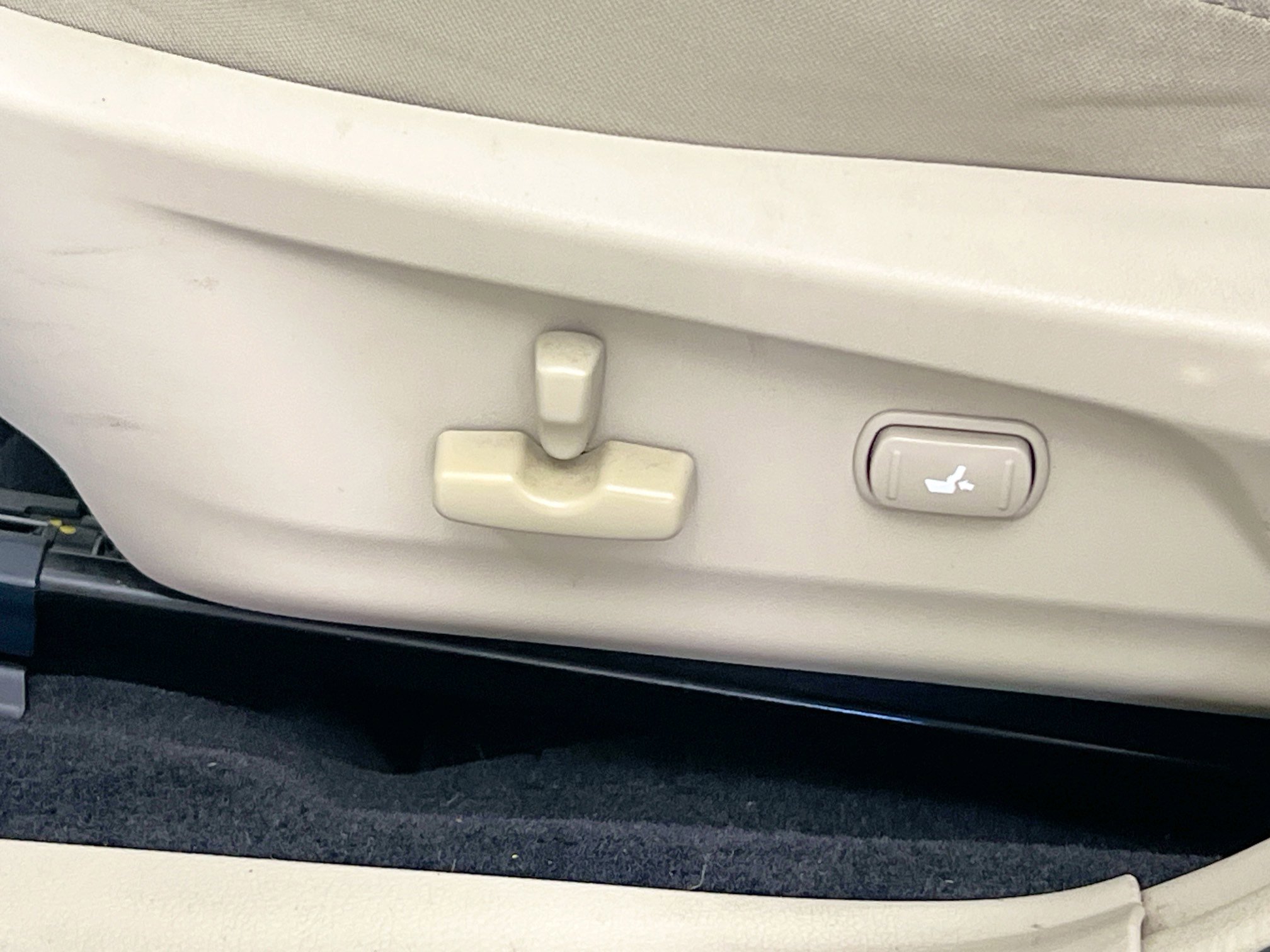 Used 2010 Subaru Legacy 2.5i Premium image 15