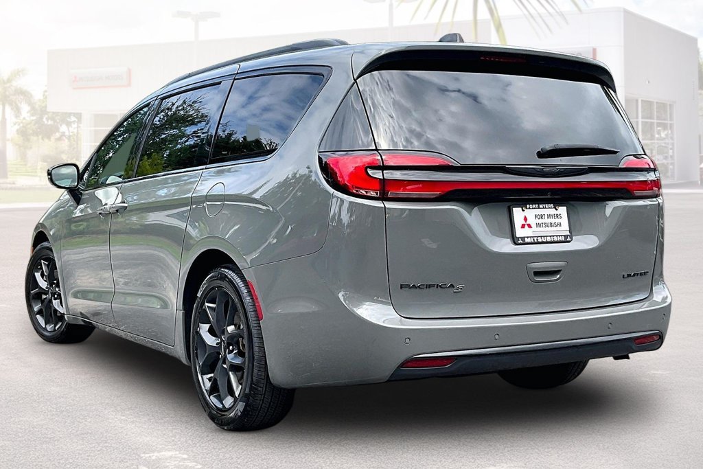 Used 2025 Chrysler Pacifica Limited FWD image 31