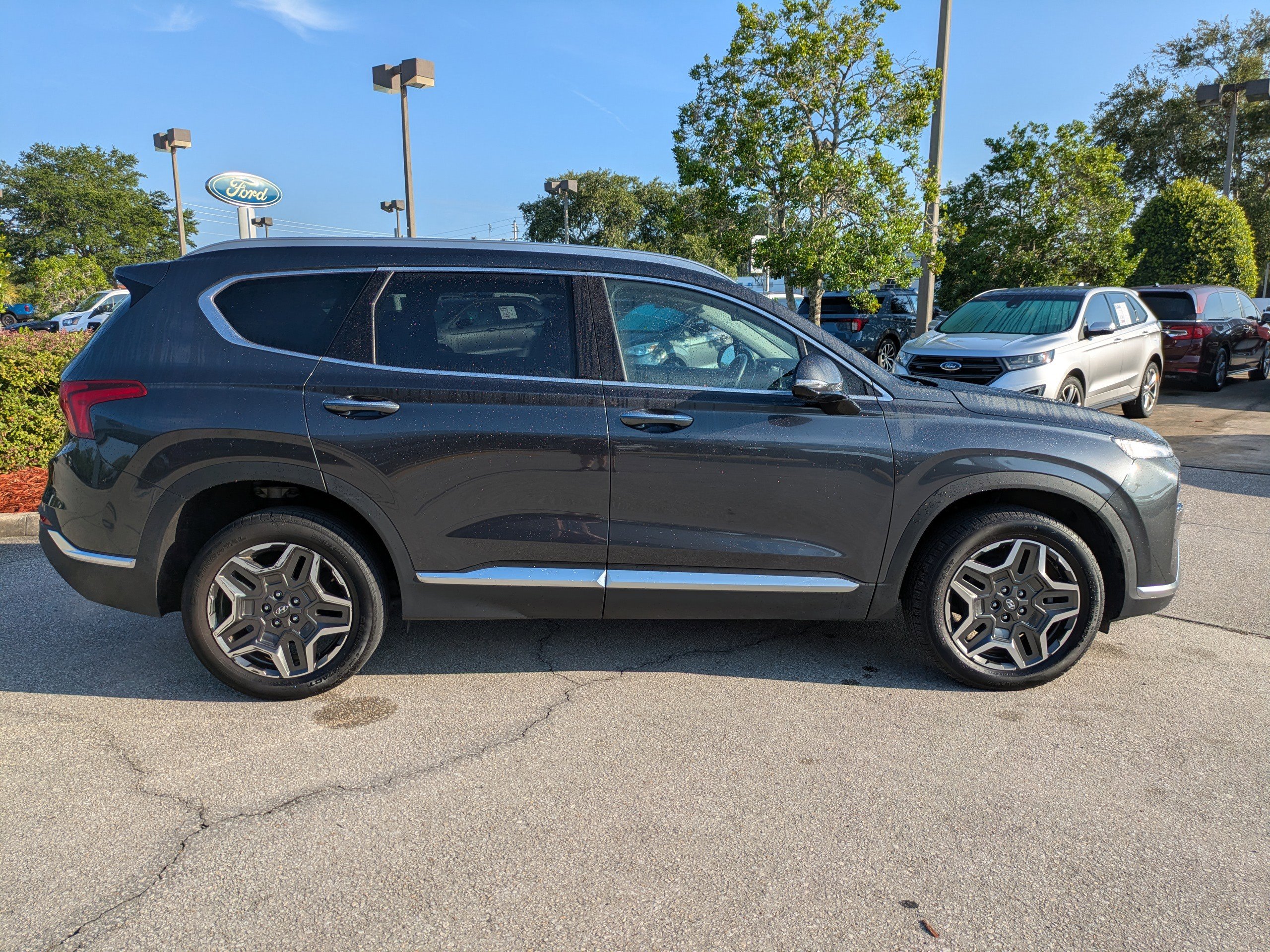 Used 2023 Hyundai Santa Fe Limited image 3