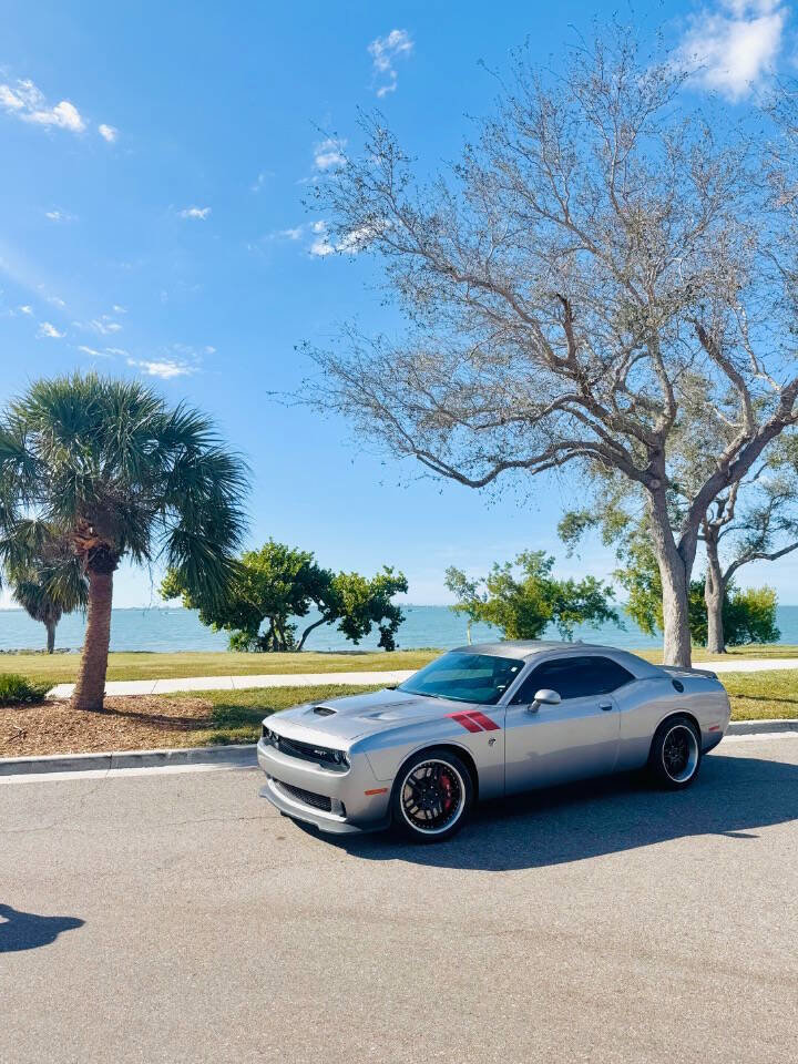 Used 2015 Dodge Challenger SRT Hellcat image 3