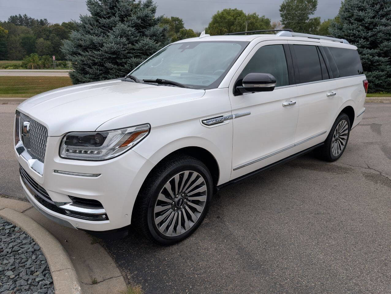 Used 2019 Lincoln Navigator L Reserve image 5