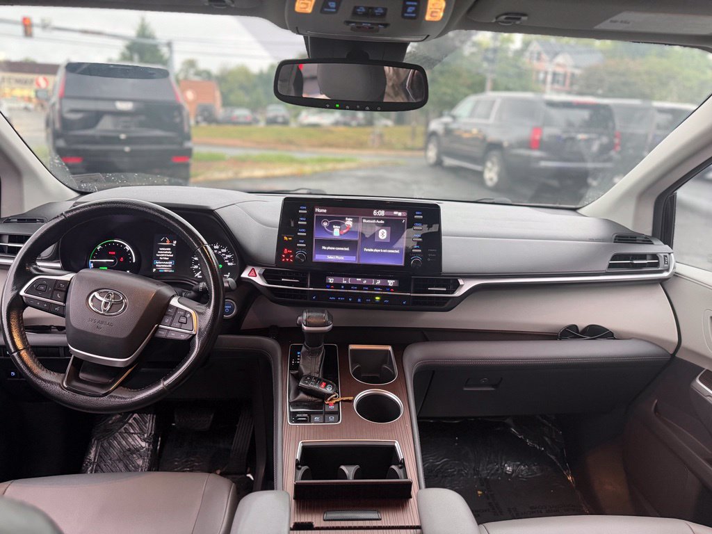 Used 2021 Toyota Sienna XLE FWD image 4