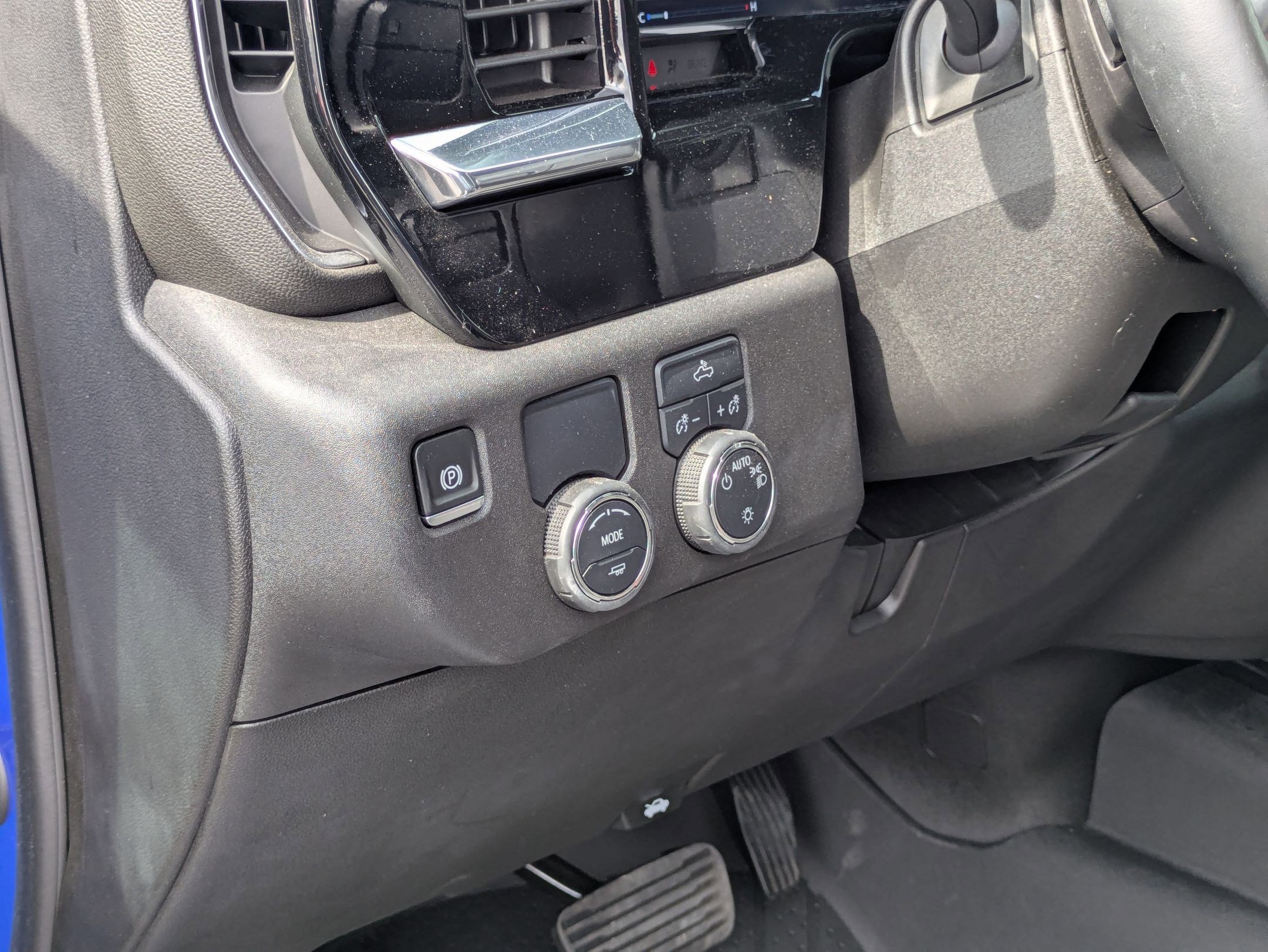 Used 2025 Chevrolet Silverado 1500 LT image 11