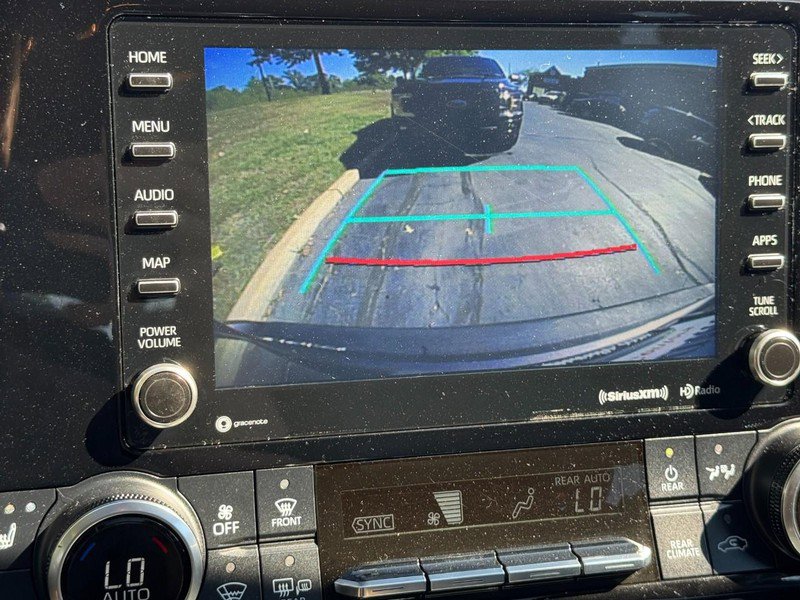 Used 2021 Toyota Highlander XLE image 23