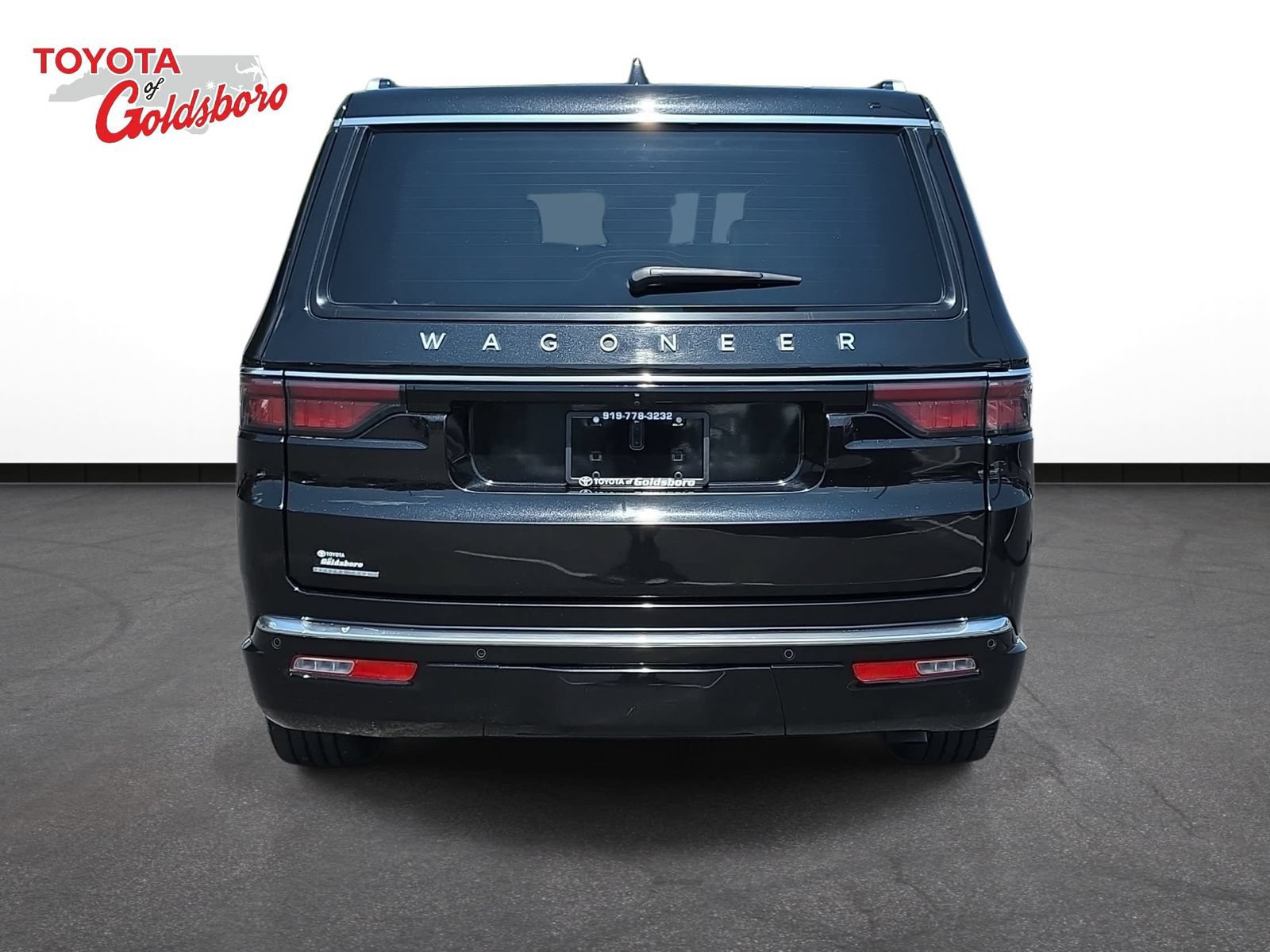 Used 2023 Jeep Wagoneer 4WD w/ Premium Group I image 6