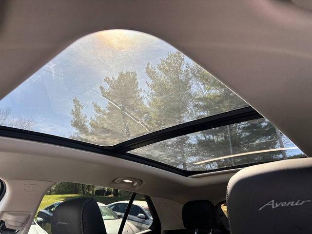 Used 2022 Buick Envision Avenir w/ Technology Package II image 15