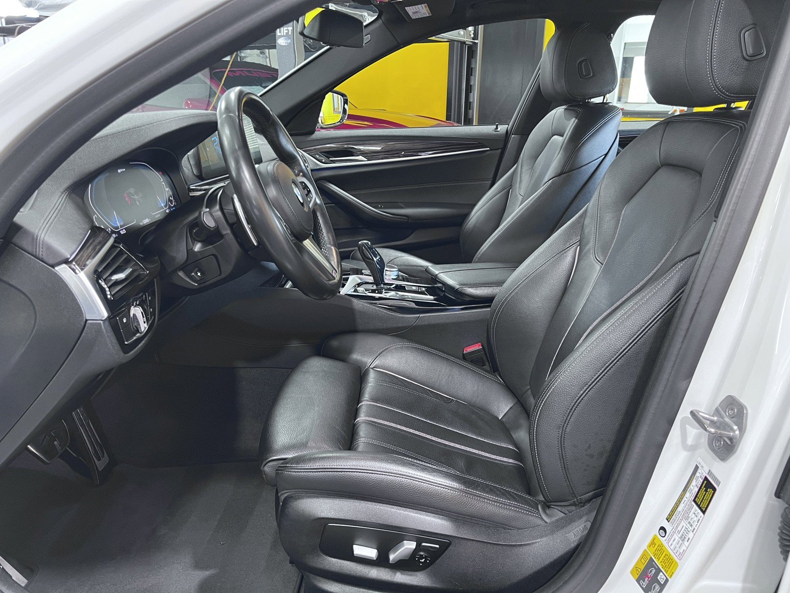 Used 2020 BMW 530e w/ M Sport Package RWD image 15