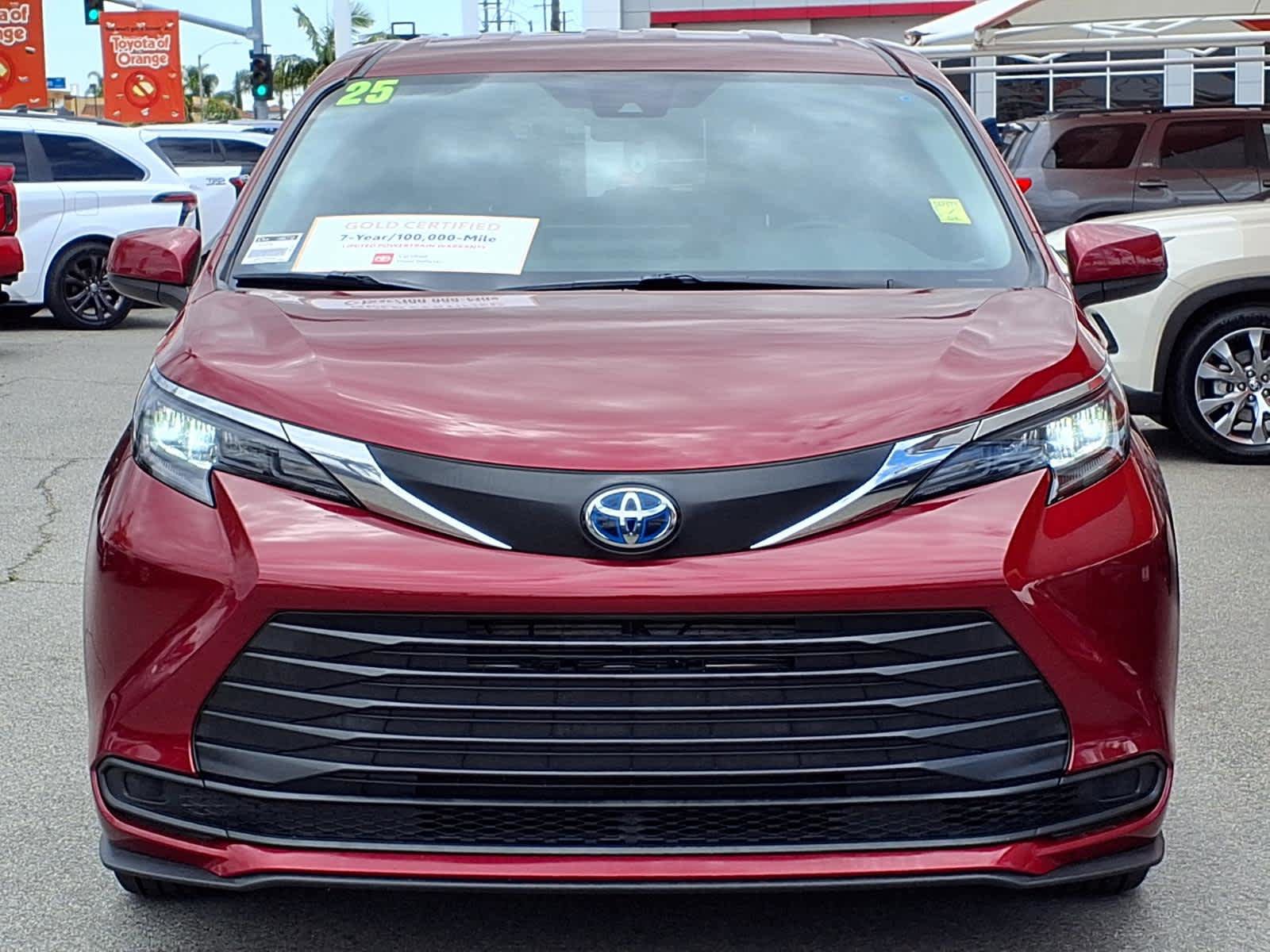 Certified 2025 Toyota Sienna LE FWD image 2