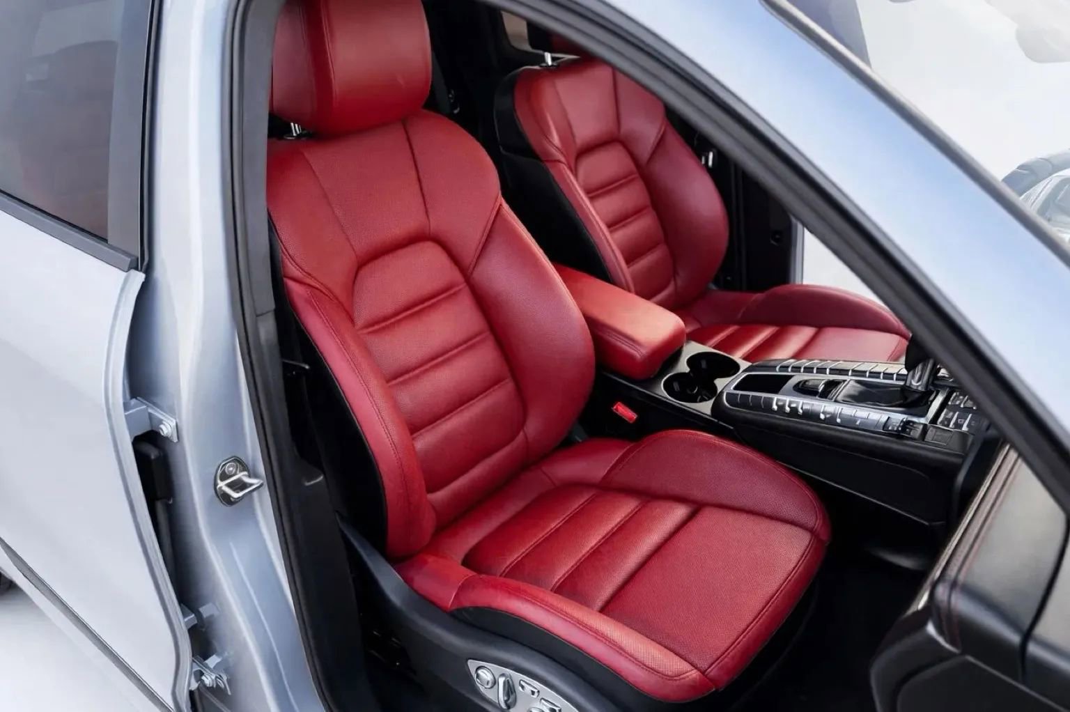 Used 2015 Porsche Macan Turbo image 12