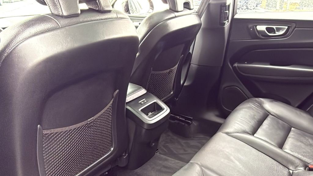 Certified 2025 Volvo XC60 B5 Plus image 26
