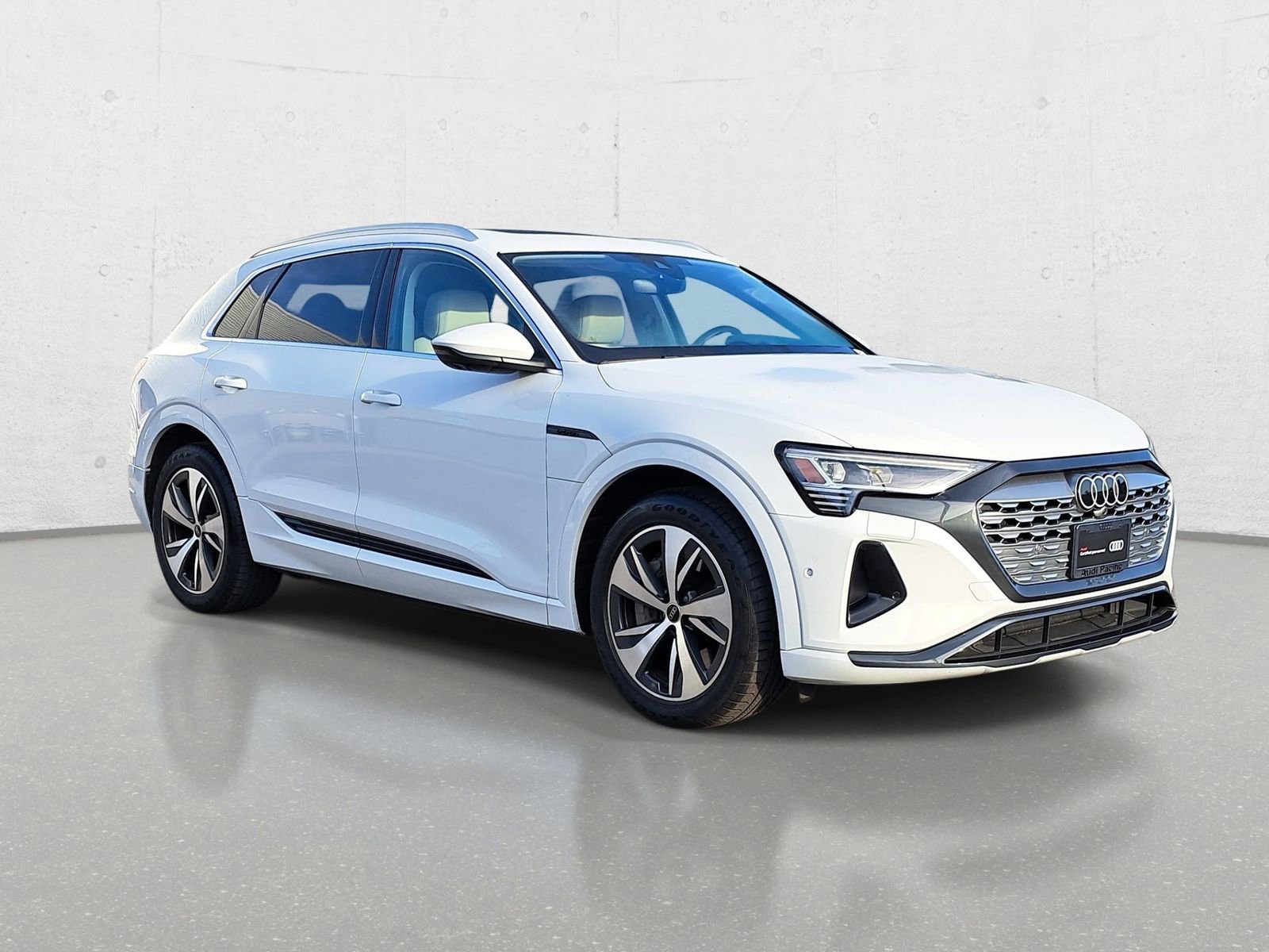 Certified 2024 Audi Q8 e-tron Premium Plus w/ Premium Plus Package AWD/4WD image 3